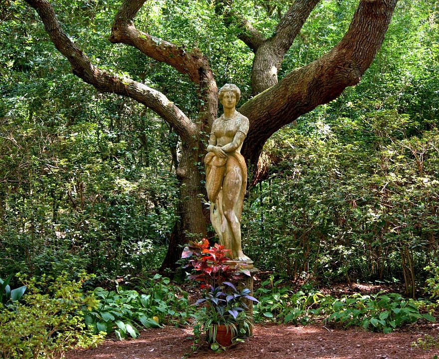 Design Tips for Garden Improvement with a Statue