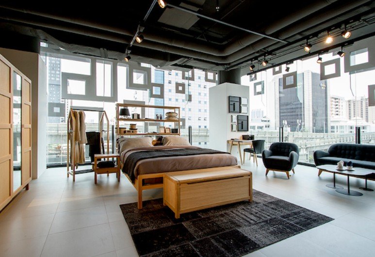 From Showroom Floors to Online Stores