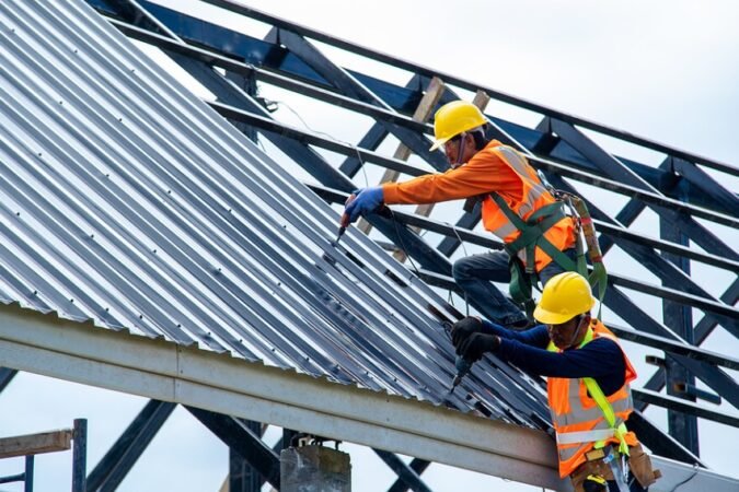 Choosing Commercial Roofing Contractors for Retail Centers