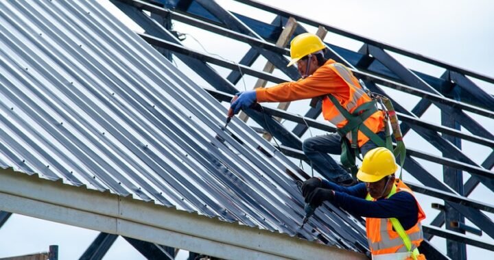 Choosing Commercial Roofing Contractors for Retail Centers